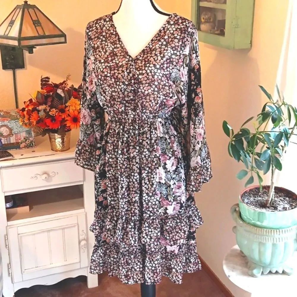GiGio Patchwork Tiered Dress. Cottagecore, Coastal Cowgirl, Dark Floral